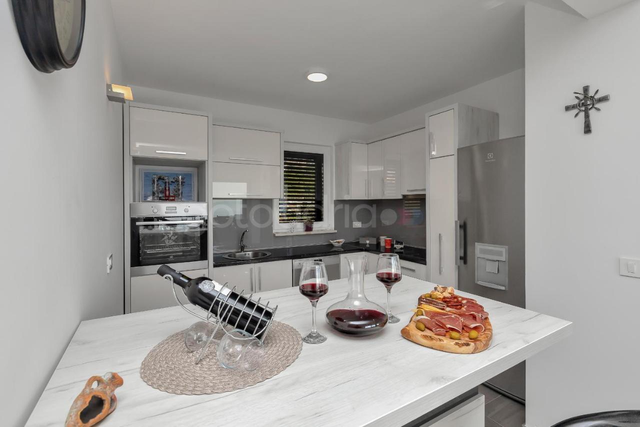 Luxury Apartment Poseidon - Free Beach Parking Makarska Bagian luar foto