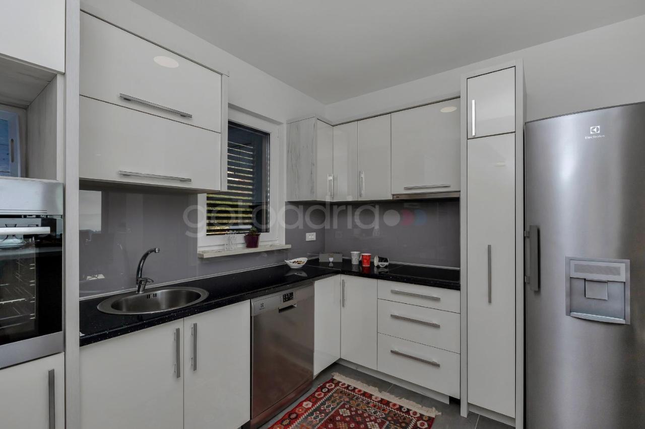 Luxury Apartment Poseidon - Free Beach Parking Makarska Bagian luar foto