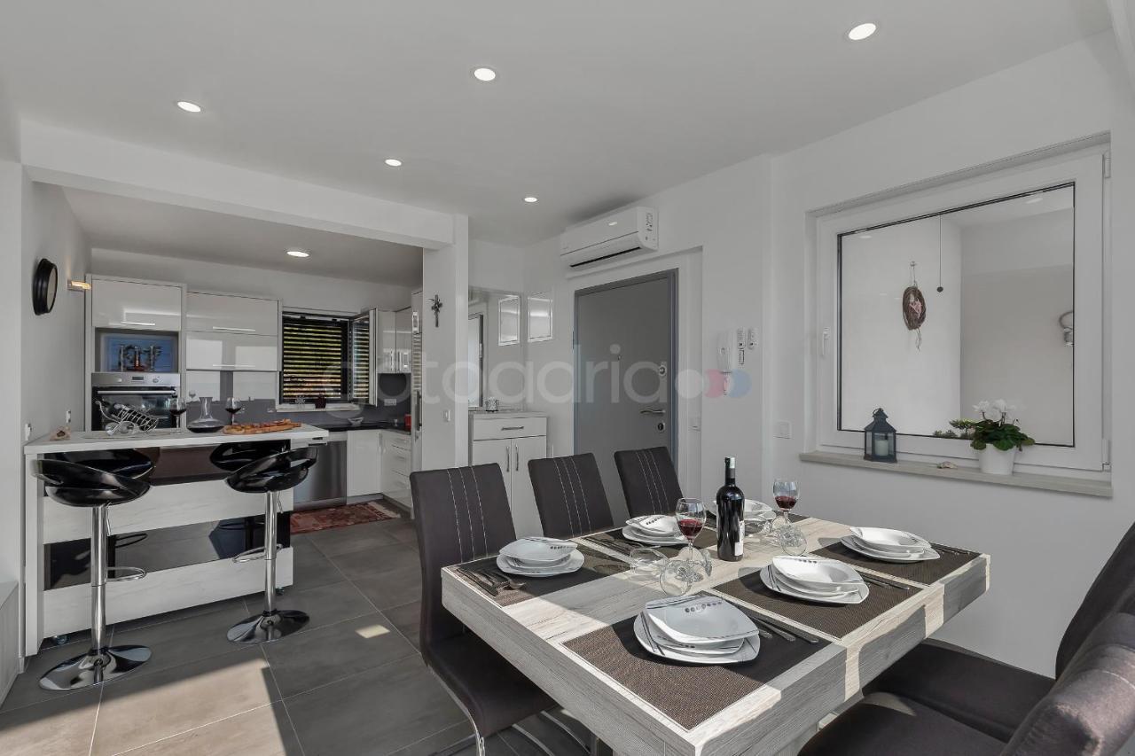 Luxury Apartment Poseidon - Free Beach Parking Makarska Bagian luar foto
