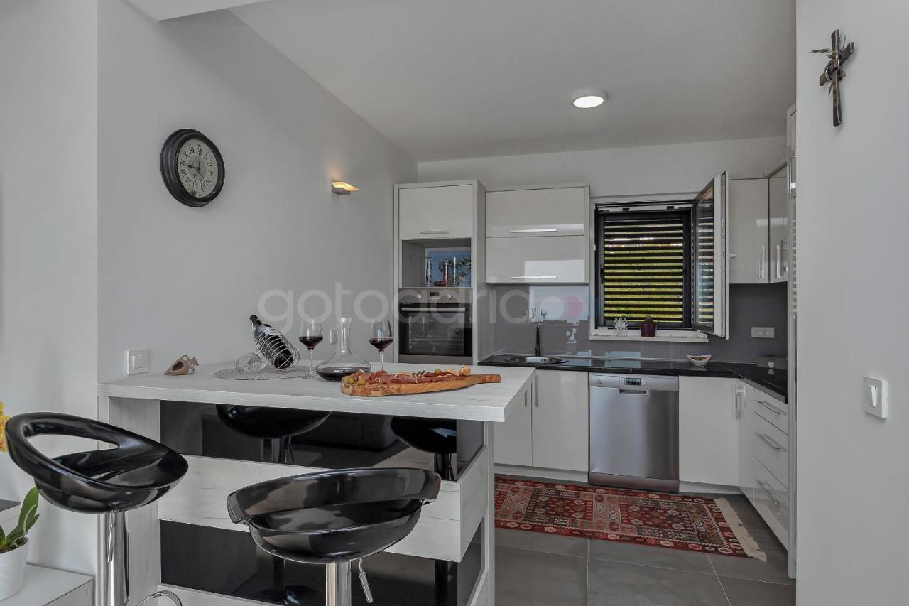 Luxury Apartment Poseidon - Free Beach Parking Makarska Bagian luar foto